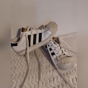 Adidas Superstar Sneaker,  Kids Unisex White and Black ADIDAS Sneakers, Size 2